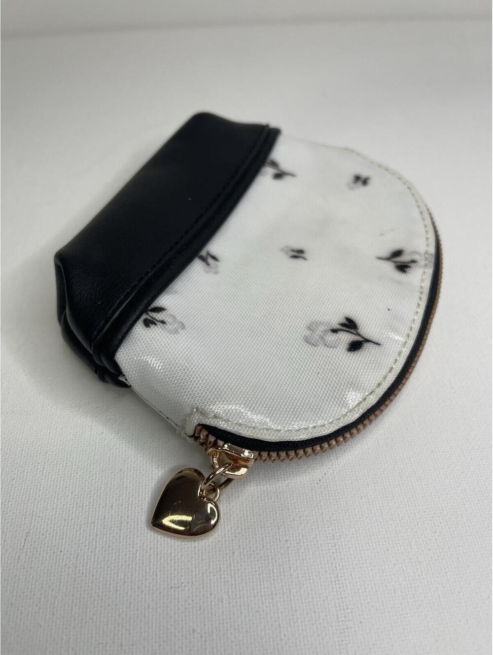 Lauren Conrad LC Wallet Zip Around